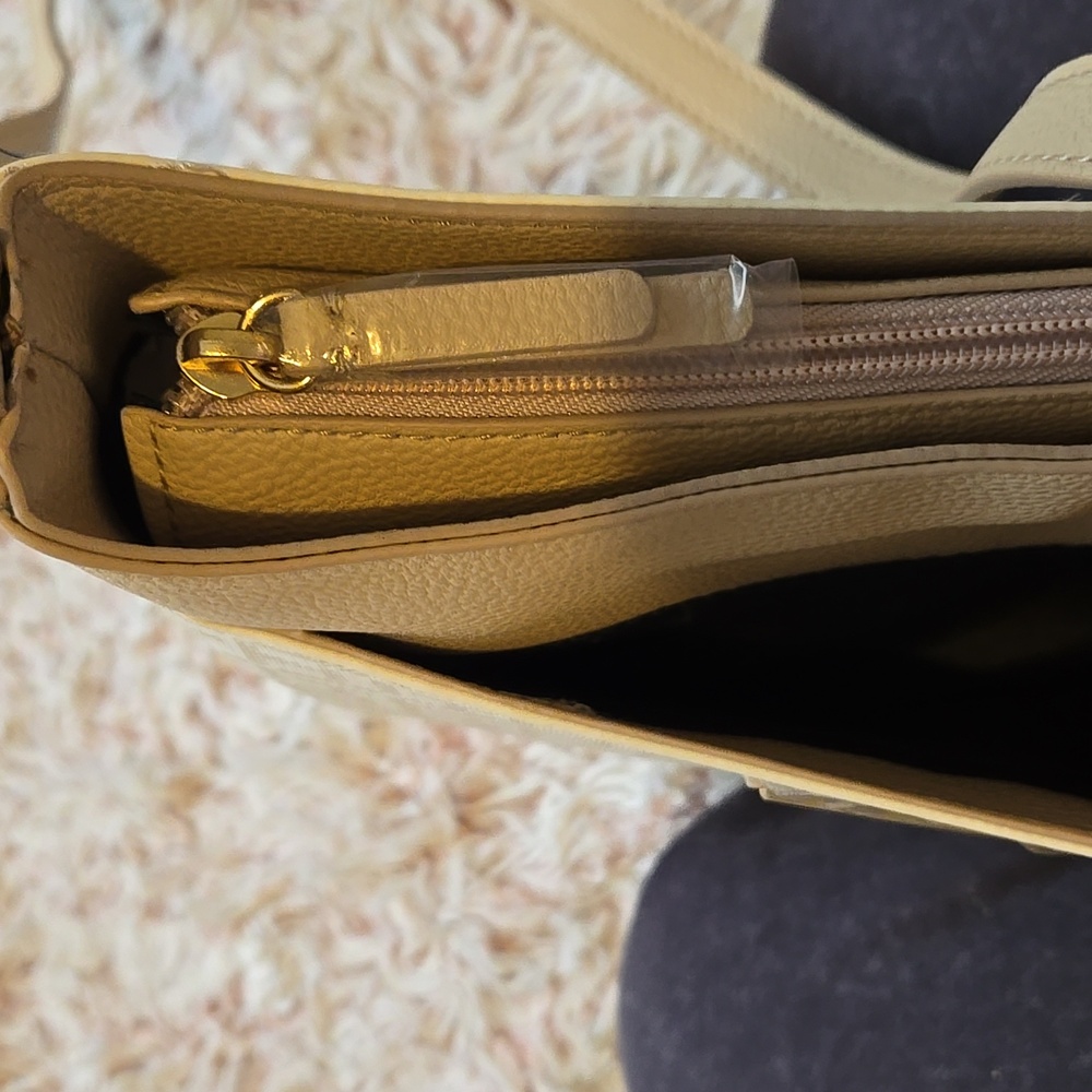 🐪NWT Tommy Hilfiger crossbody bag - Picture 5 of 10